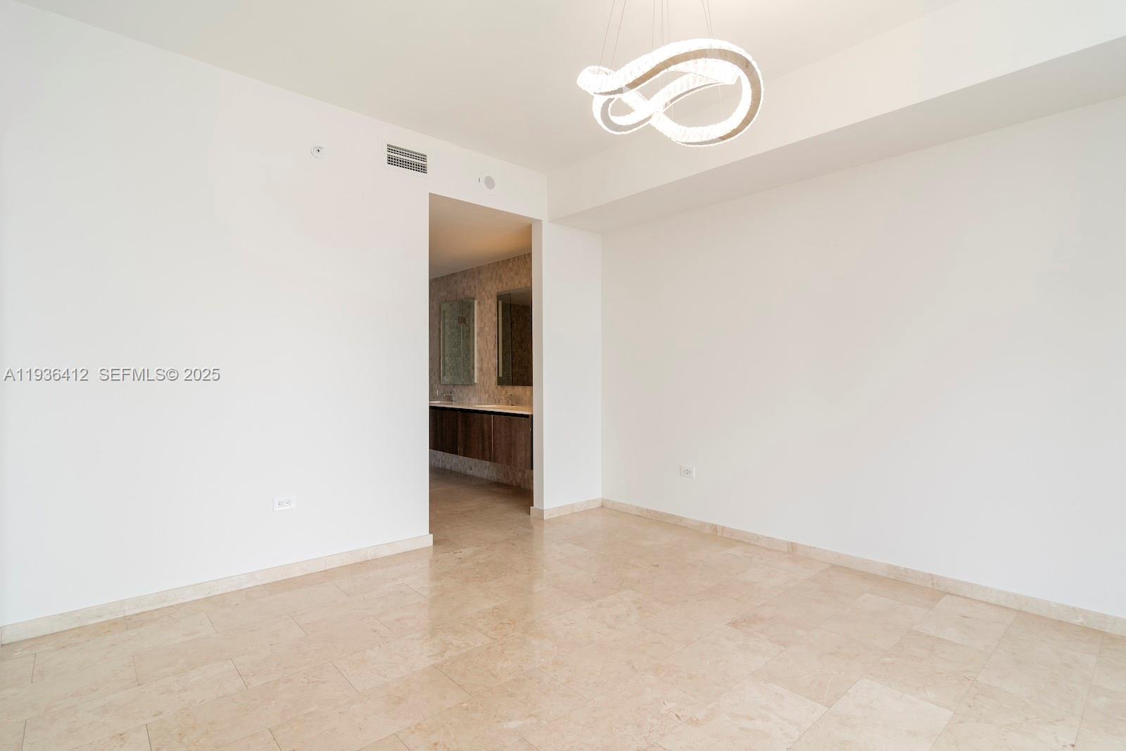 68 SE 6th St #2010, Miami FL 33131