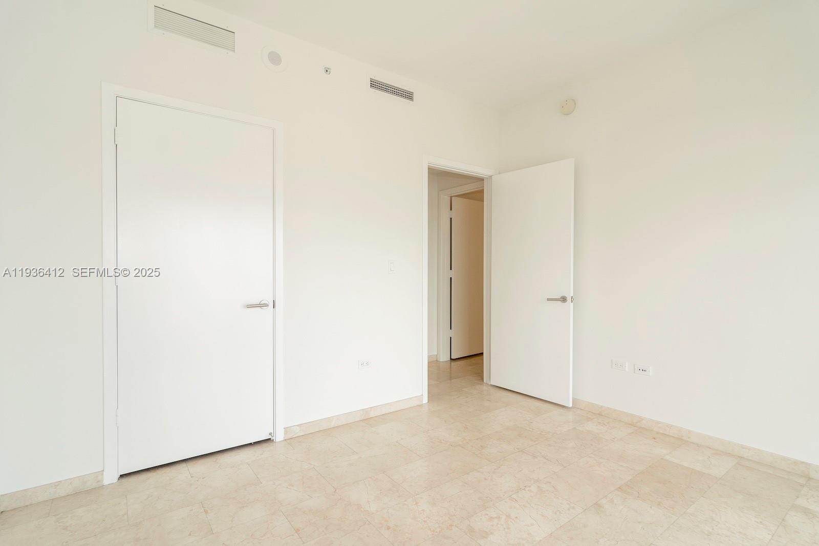68 SE 6th St #2010, Miami FL 33131