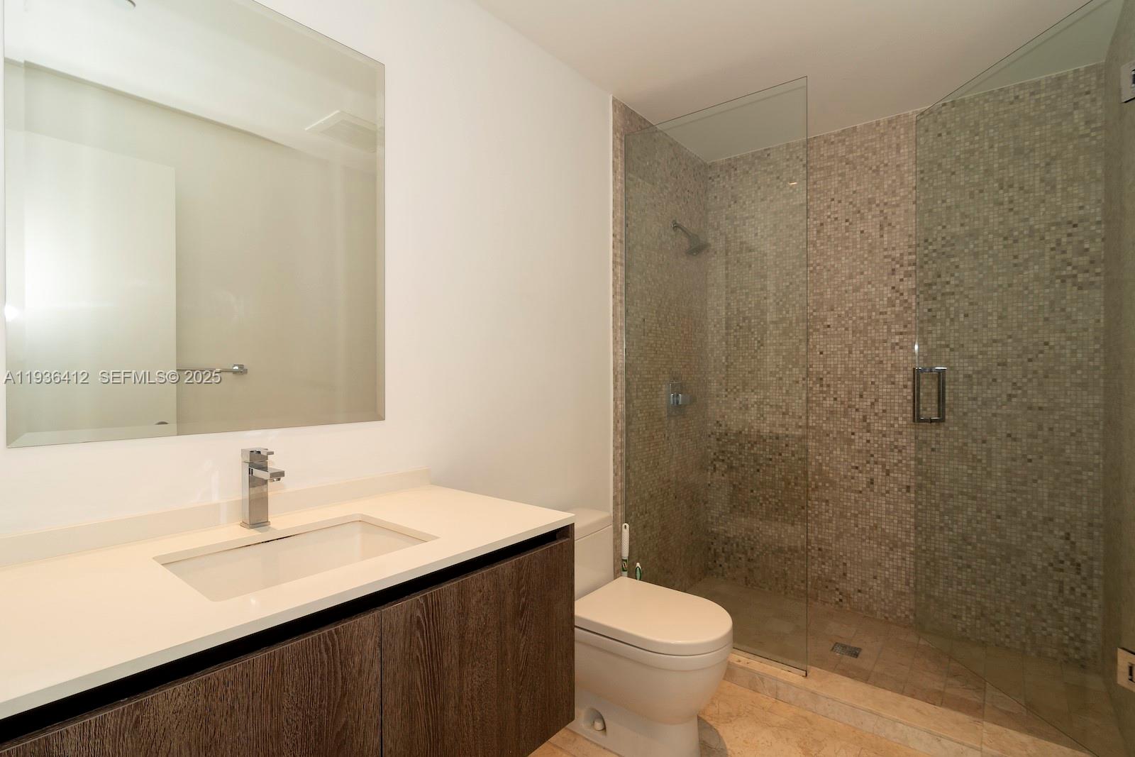 68 SE 6th St #2010, Miami FL 33131