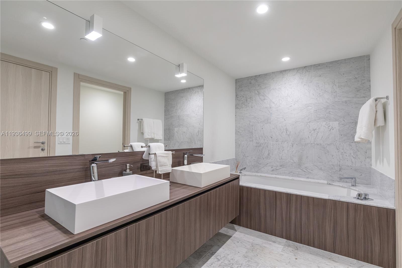 1000 Brickell Plz #3902, Miami FL 33131