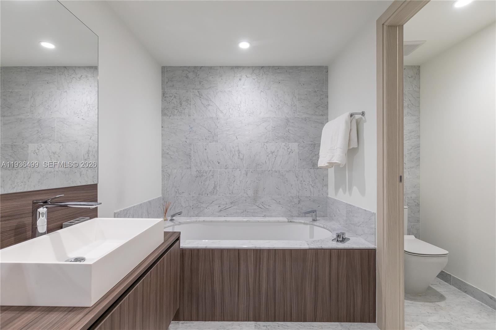1000 Brickell Plz #3902, Miami FL 33131