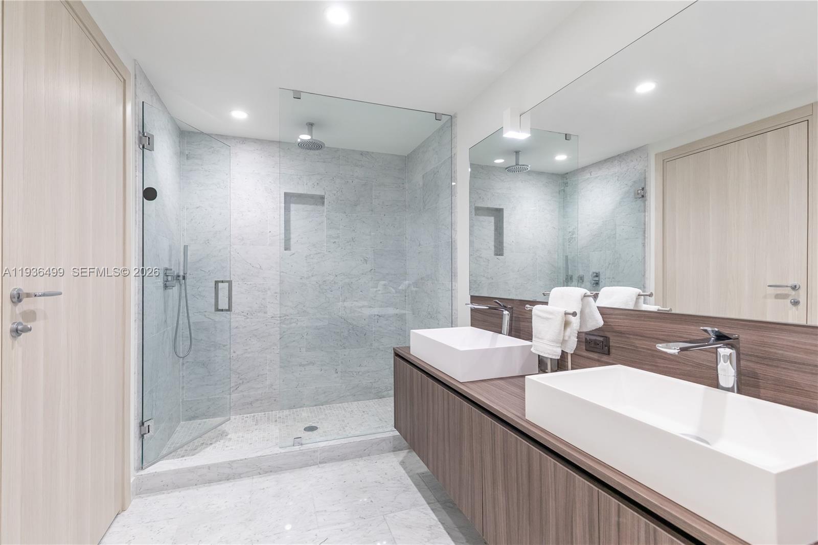 1000 Brickell Plz #3902, Miami FL 33131