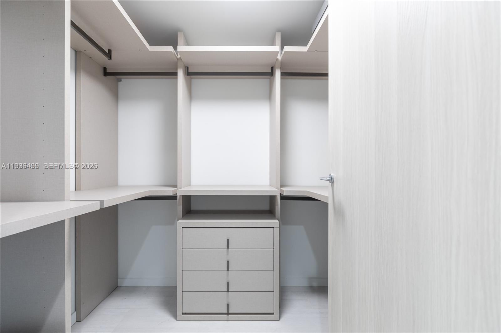 1000 Brickell Plz #3902, Miami FL 33131