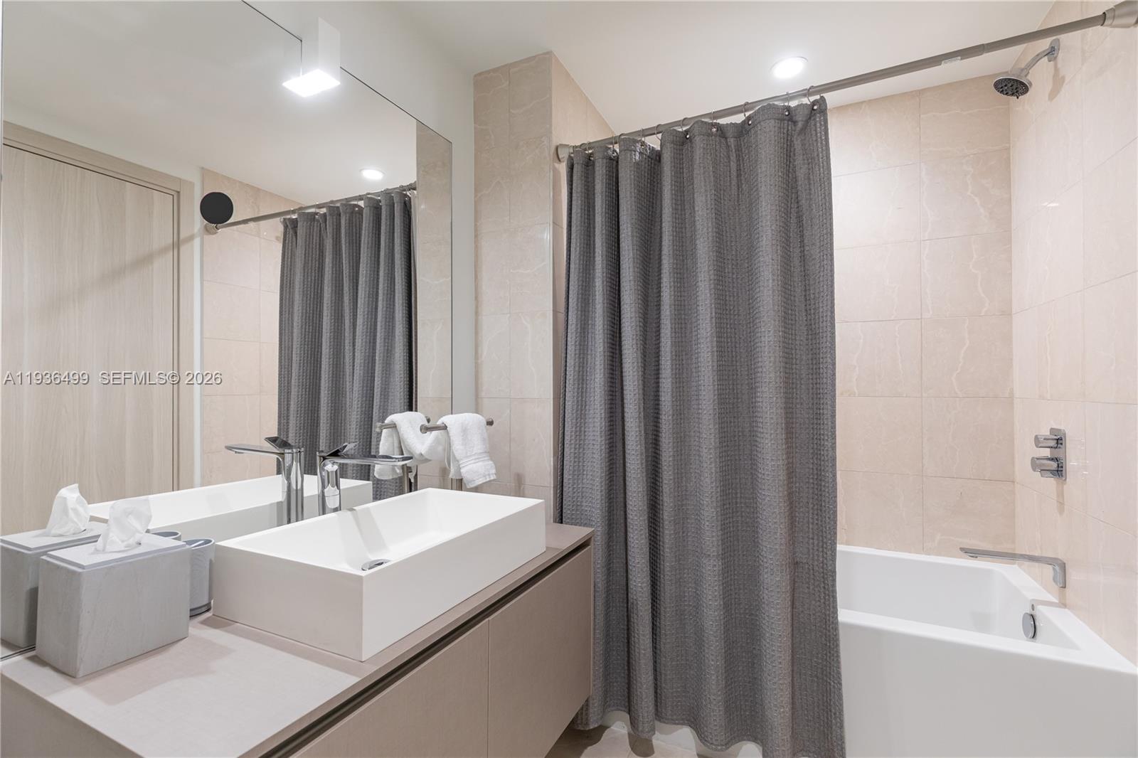 1000 Brickell Plz #3902, Miami FL 33131