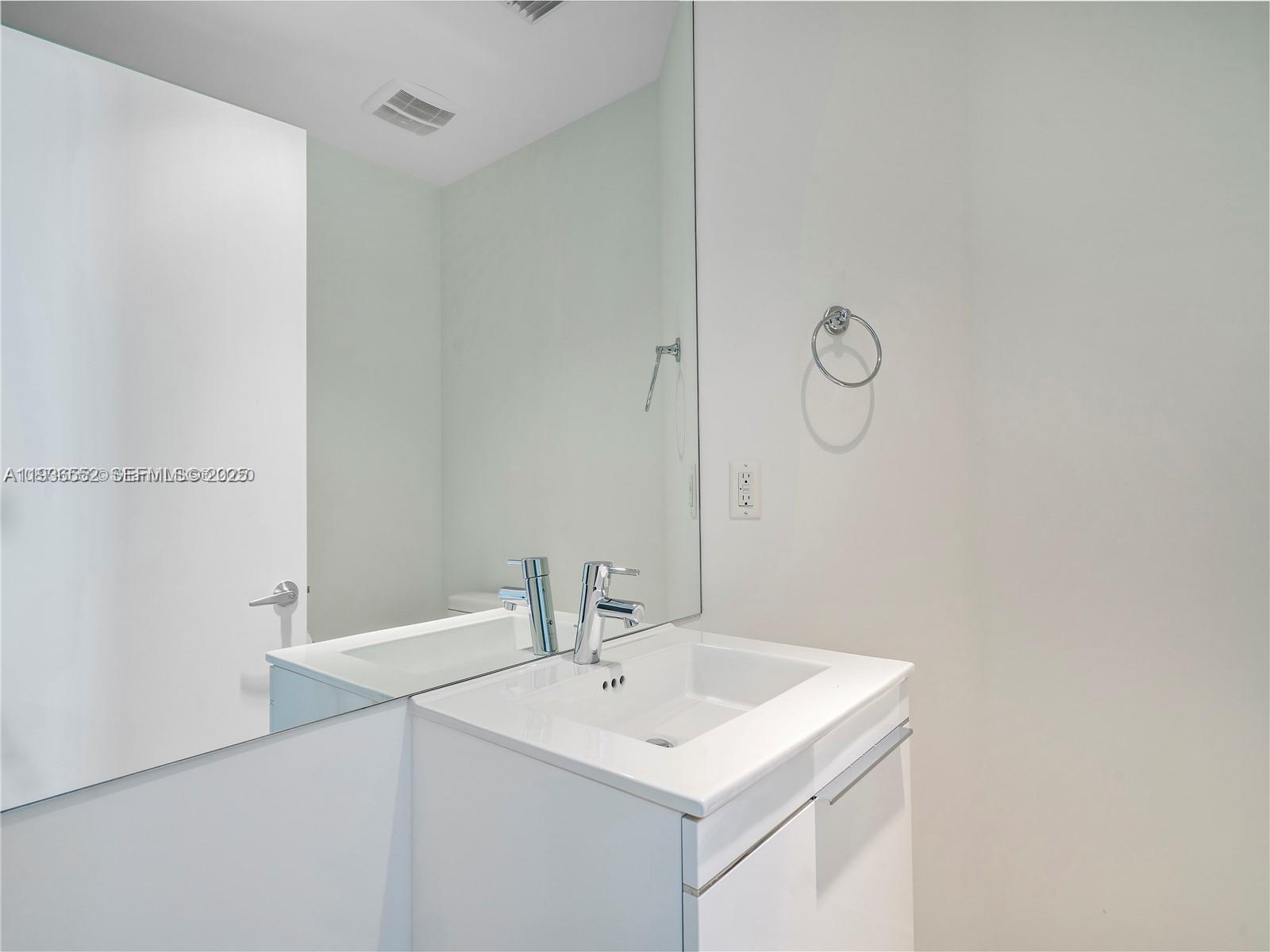 17301 Biscayne Blvd #1105, North Miami Beach FL 33160