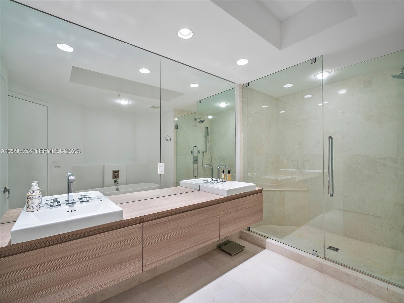 17301 Biscayne Blvd #1105, North Miami Beach FL 33160
