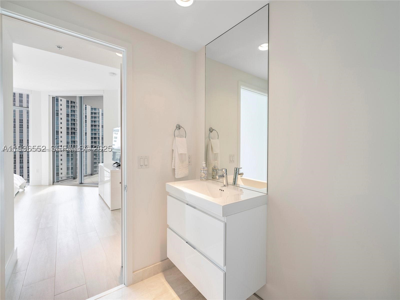 17301 Biscayne Blvd #1105, North Miami Beach FL 33160