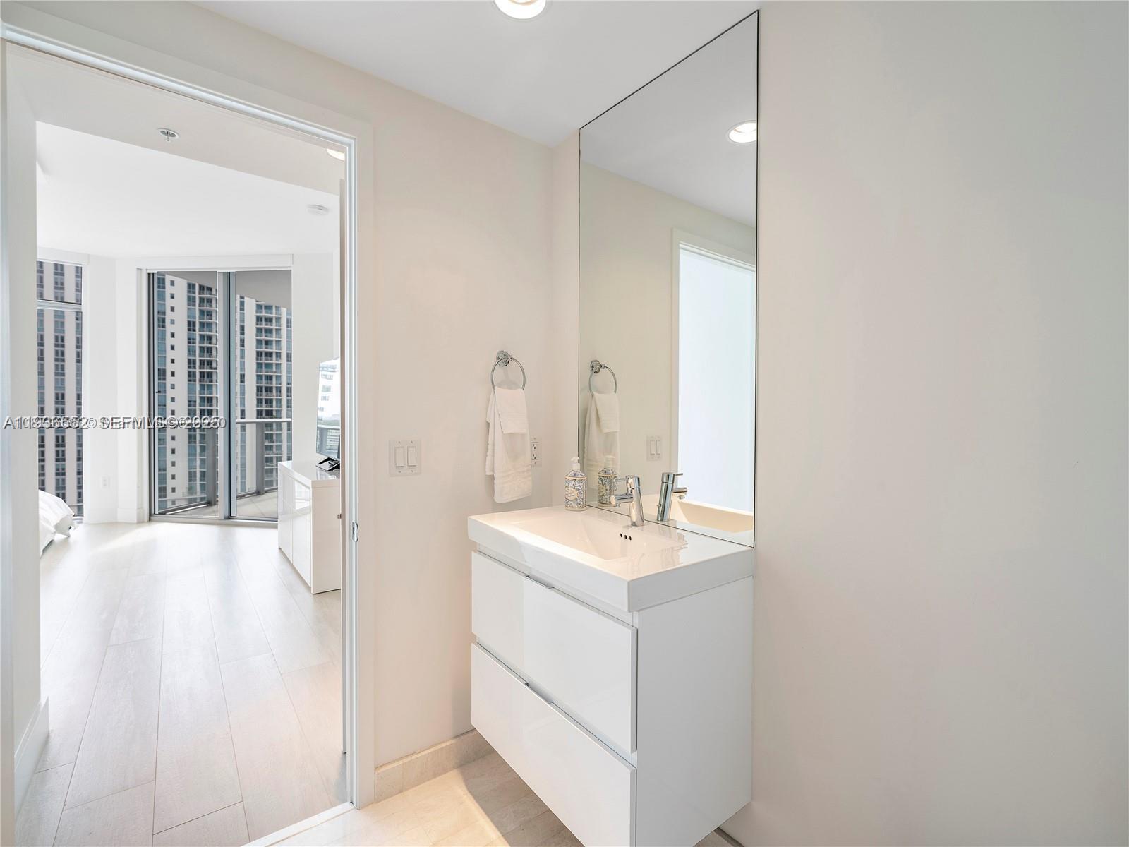 17301 Biscayne Blvd #1105, North Miami Beach FL 33160