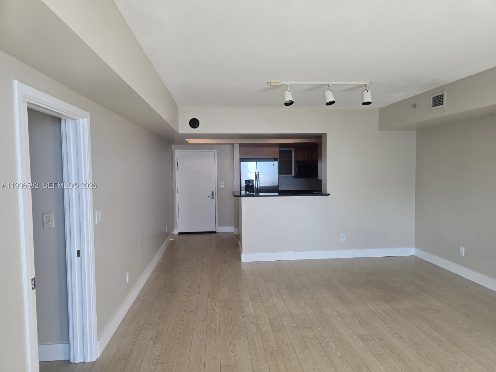 325 S Biscayne Blvd #3221, Miami FL 33131