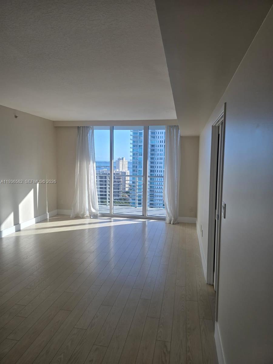 325 S Biscayne Blvd #3221, Miami FL 33131