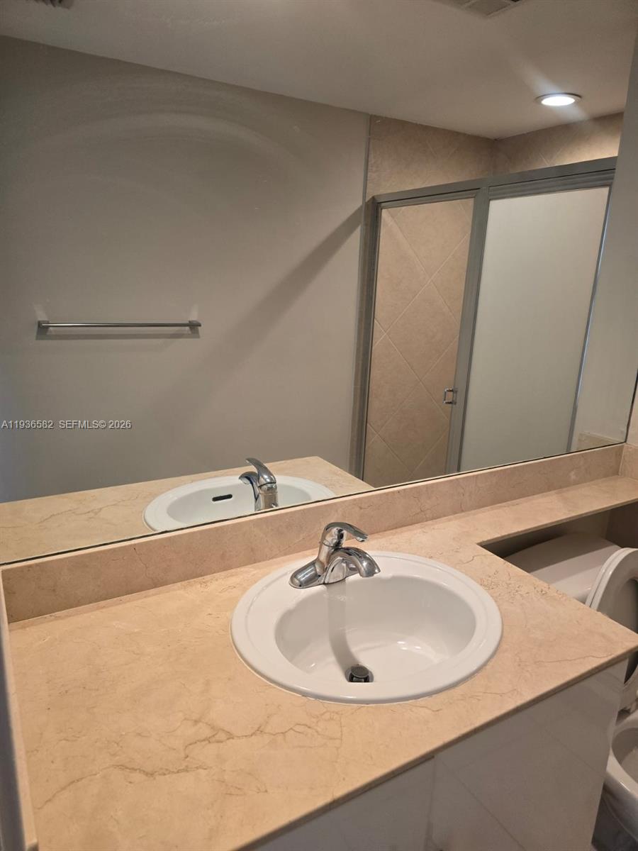 325 S Biscayne Blvd #3221, Miami FL 33131