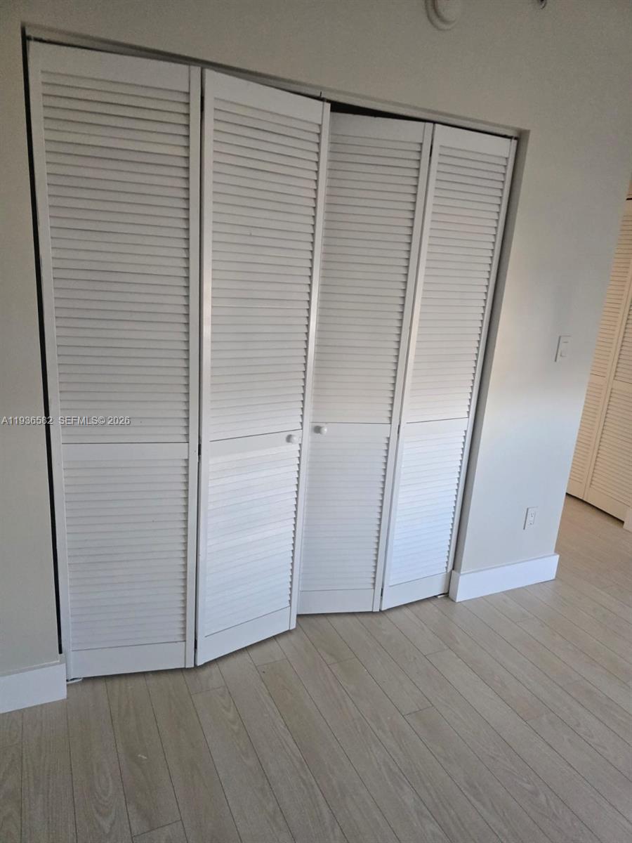 325 S Biscayne Blvd #3221, Miami FL 33131
