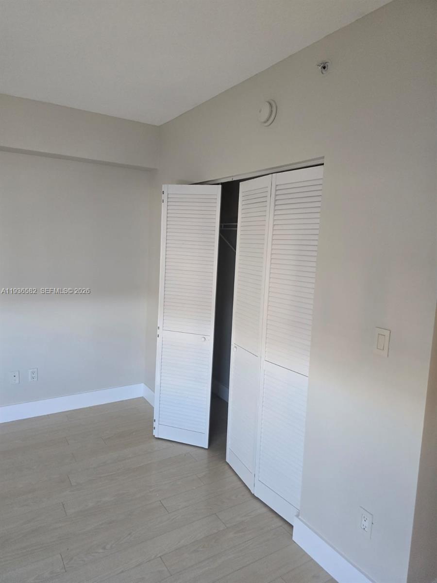 325 S Biscayne Blvd #3221, Miami FL 33131