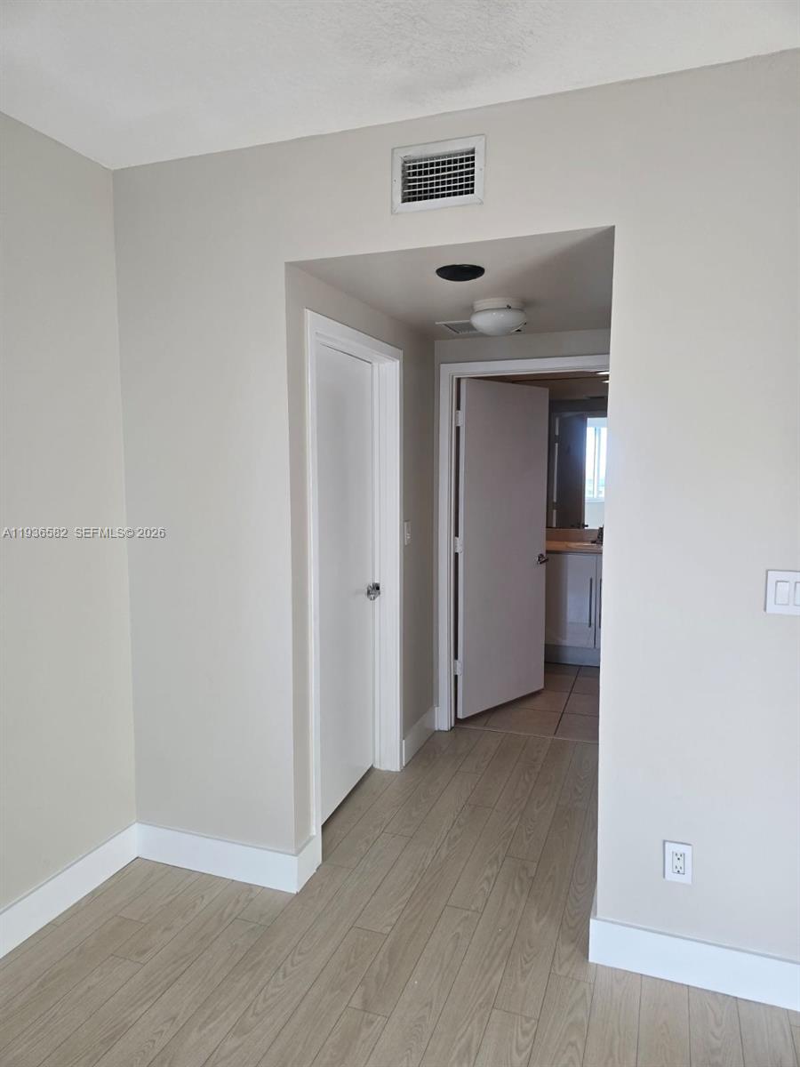 325 S Biscayne Blvd #3221, Miami FL 33131