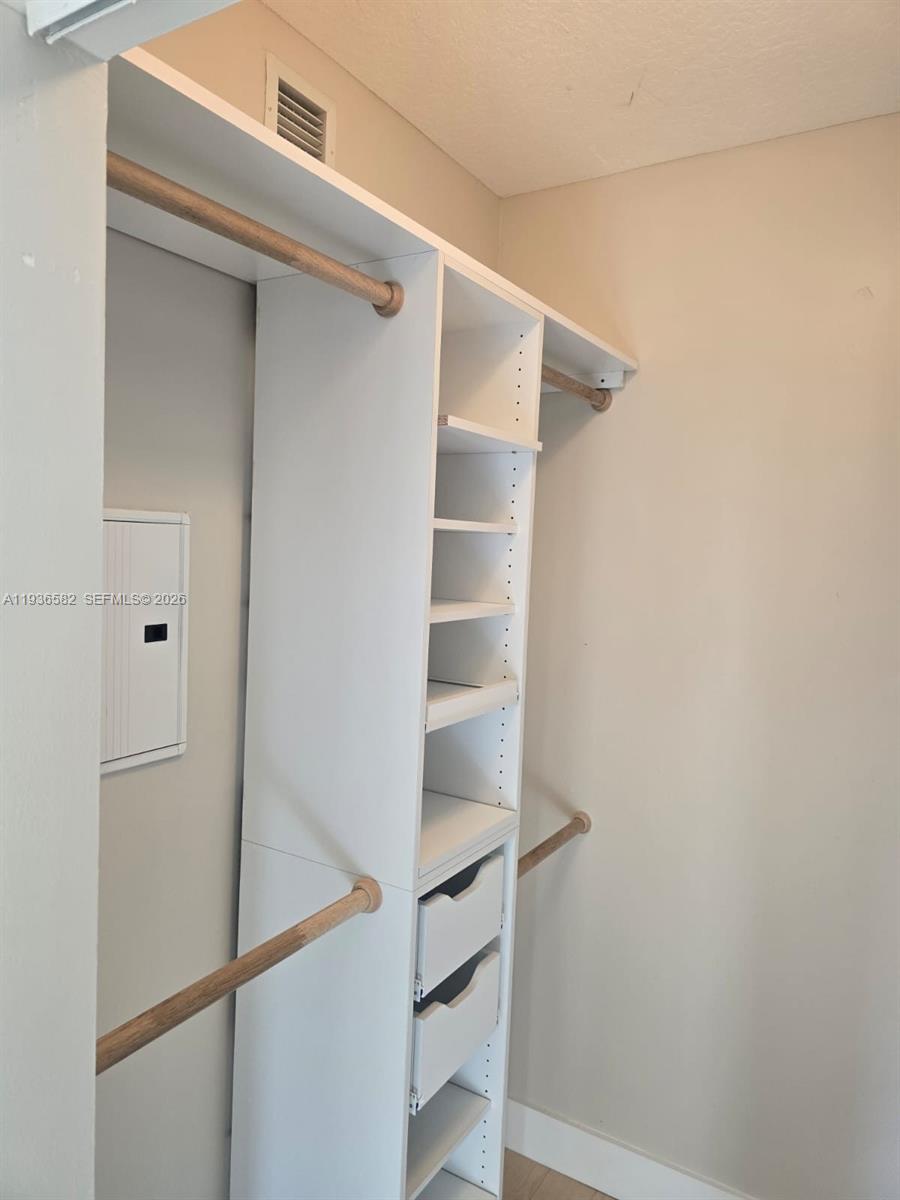 325 S Biscayne Blvd #3221, Miami FL 33131