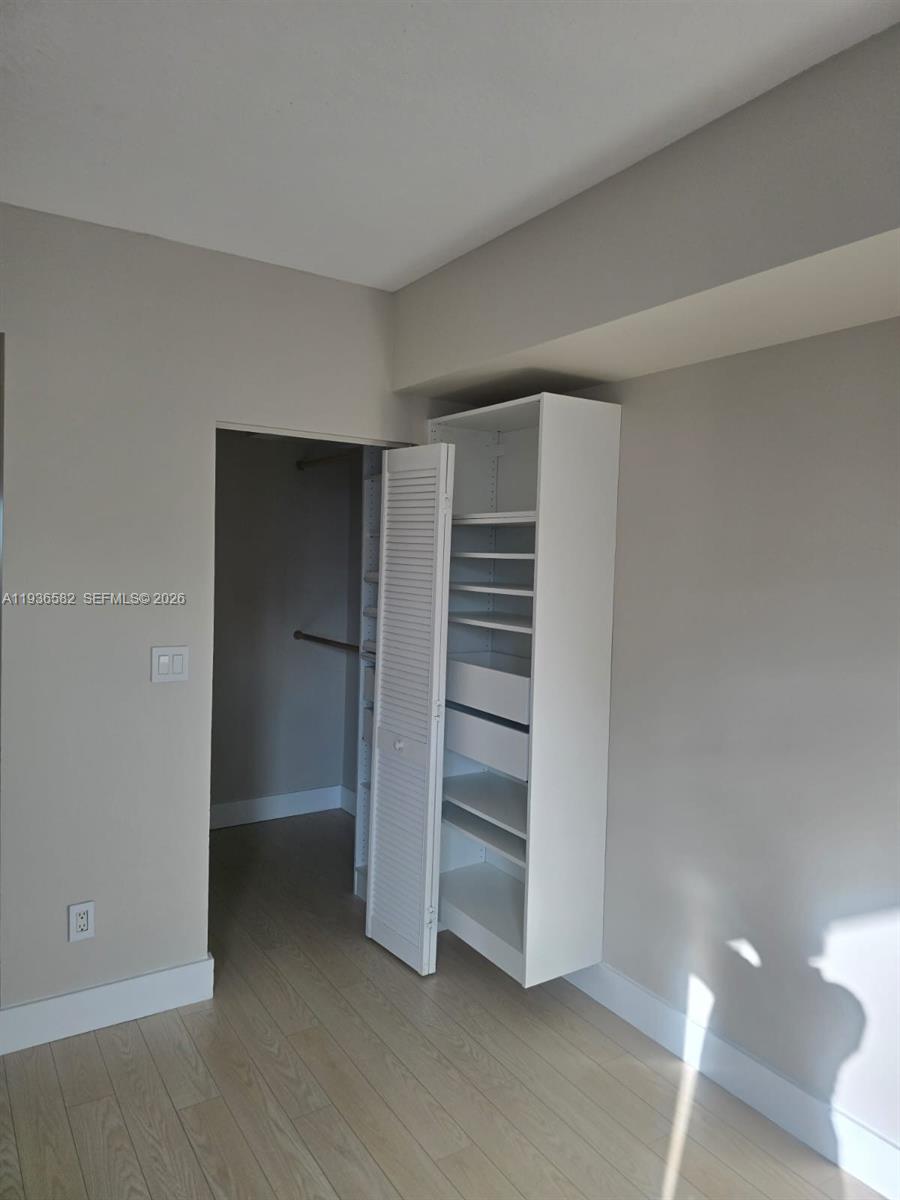 325 S Biscayne Blvd #3221, Miami FL 33131