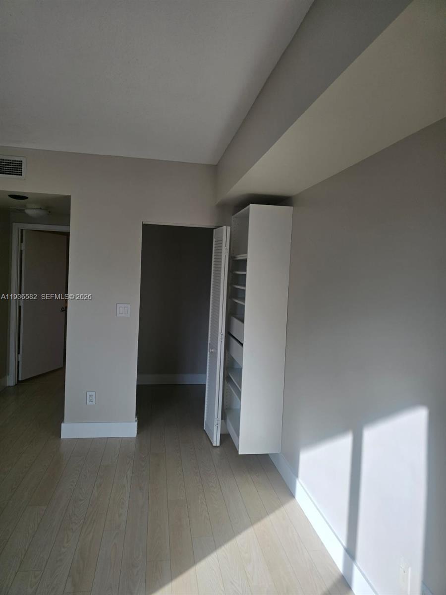 325 S Biscayne Blvd #3221, Miami FL 33131