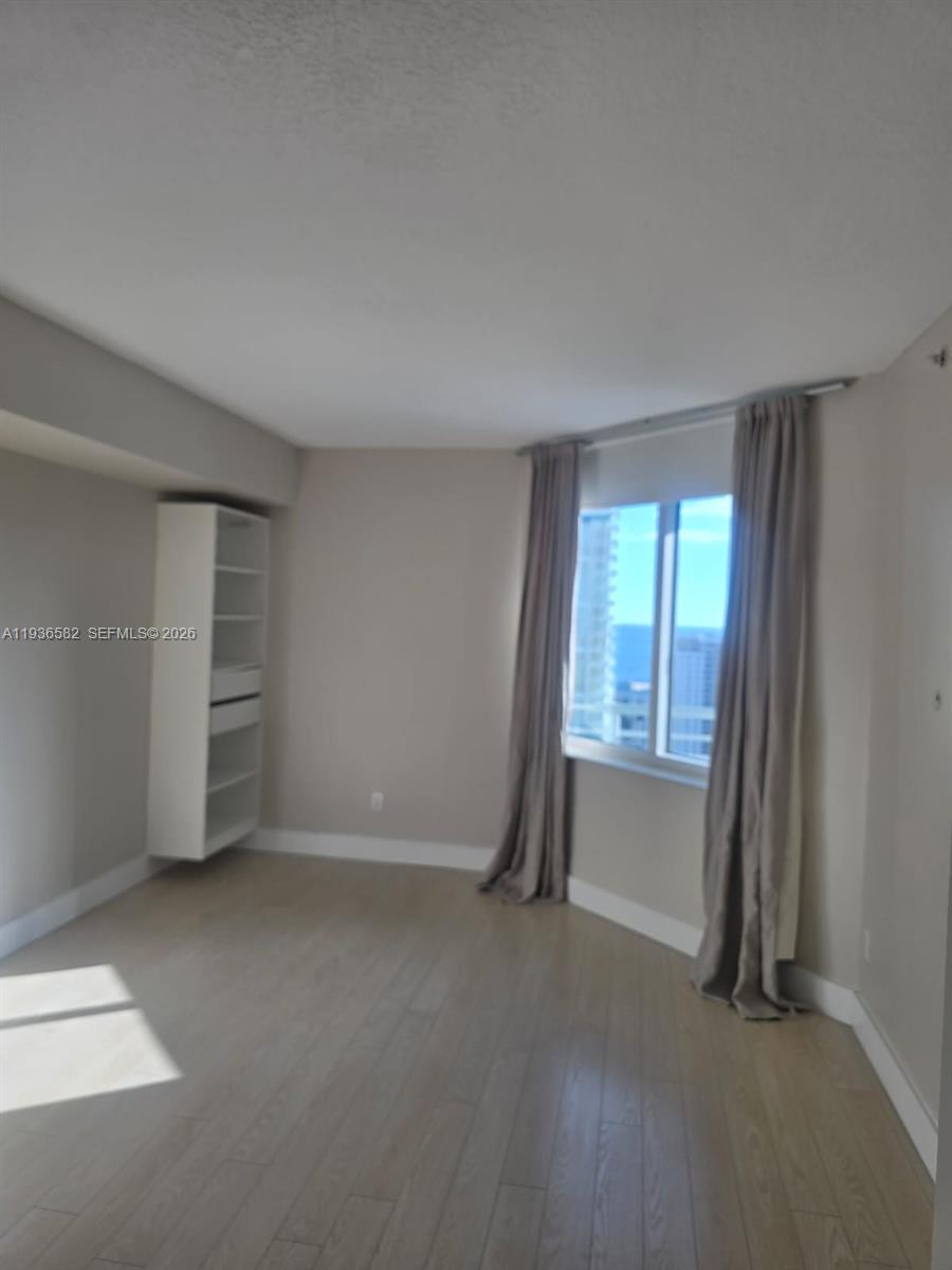 325 S Biscayne Blvd #3221, Miami FL 33131