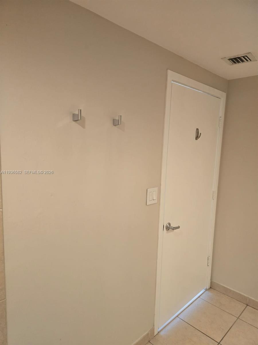 325 S Biscayne Blvd #3221, Miami FL 33131