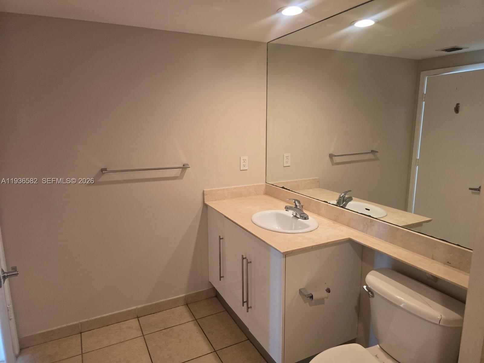 325 S Biscayne Blvd #3221, Miami FL 33131