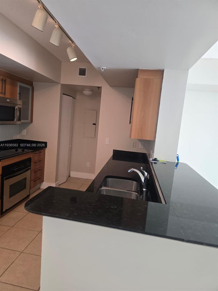 325 S Biscayne Blvd #3221, Miami FL 33131