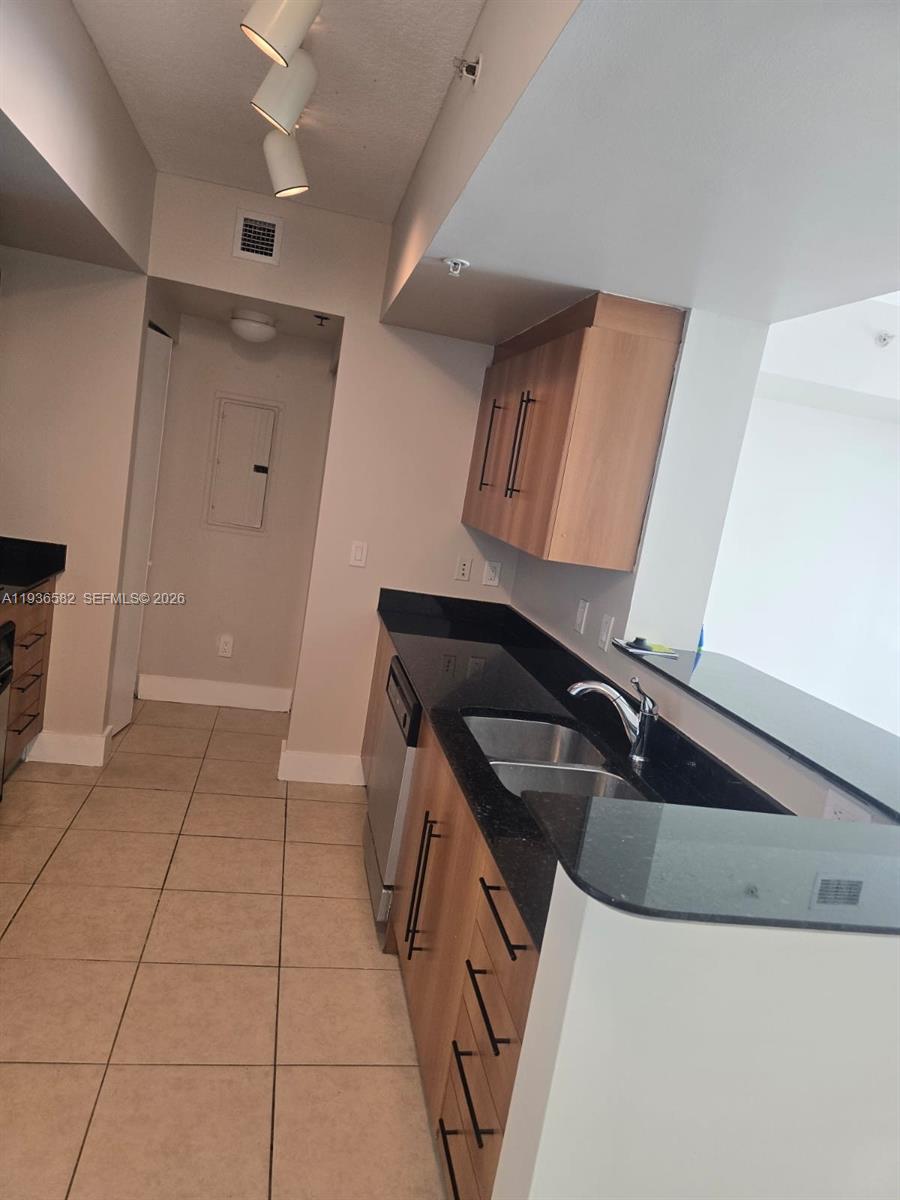 325 S Biscayne Blvd #3221, Miami FL 33131