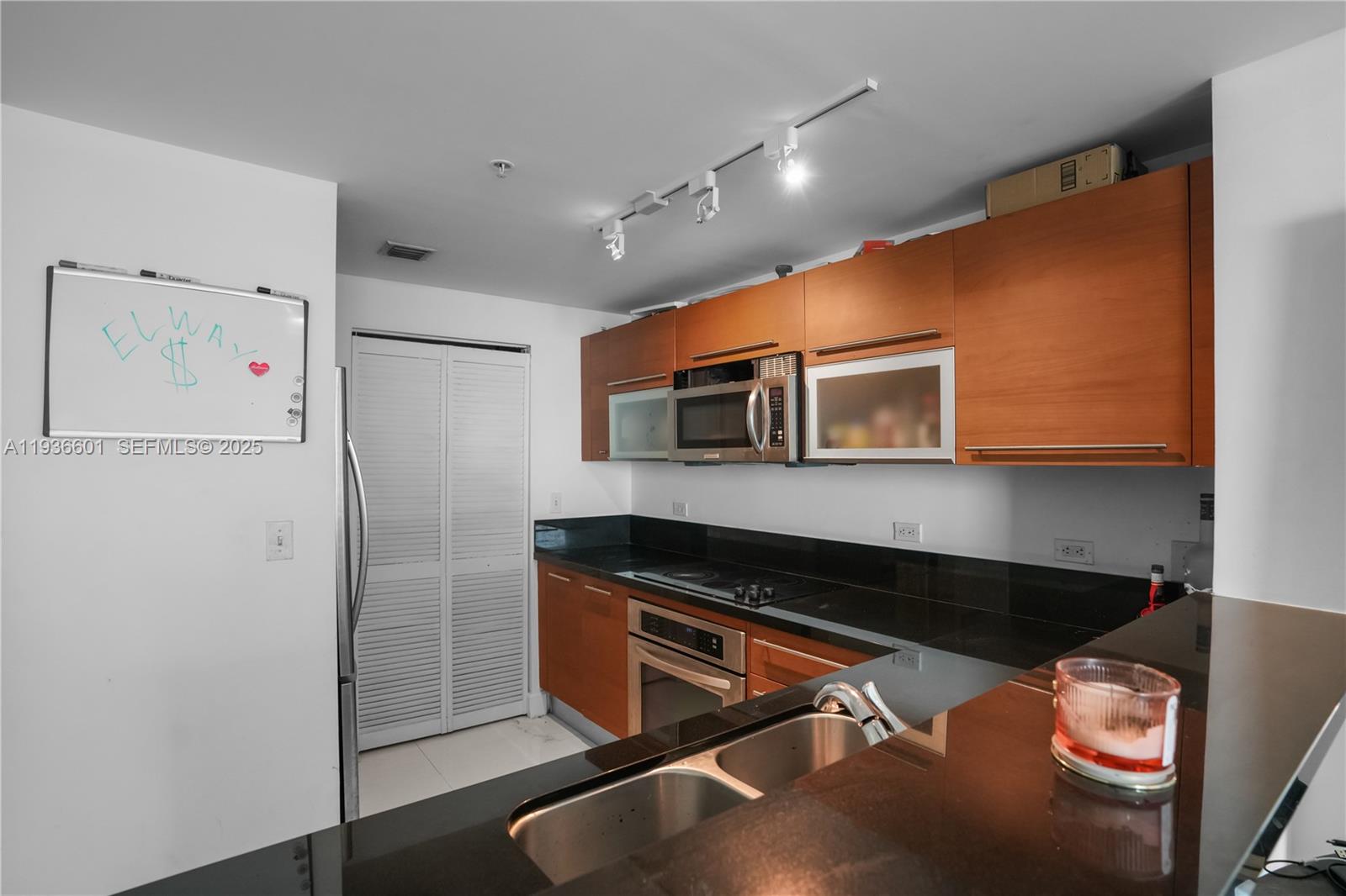 244 Biscayne Blvd #2306, Miami FL 33132