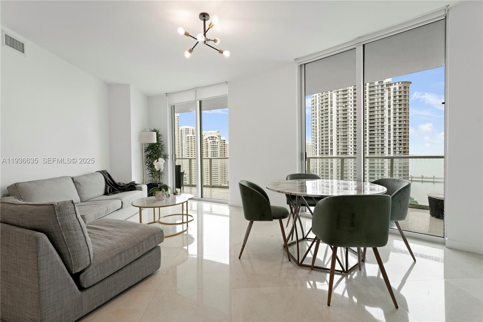 300 S Biscayne Blvd #T-1608, Miami FL 33131