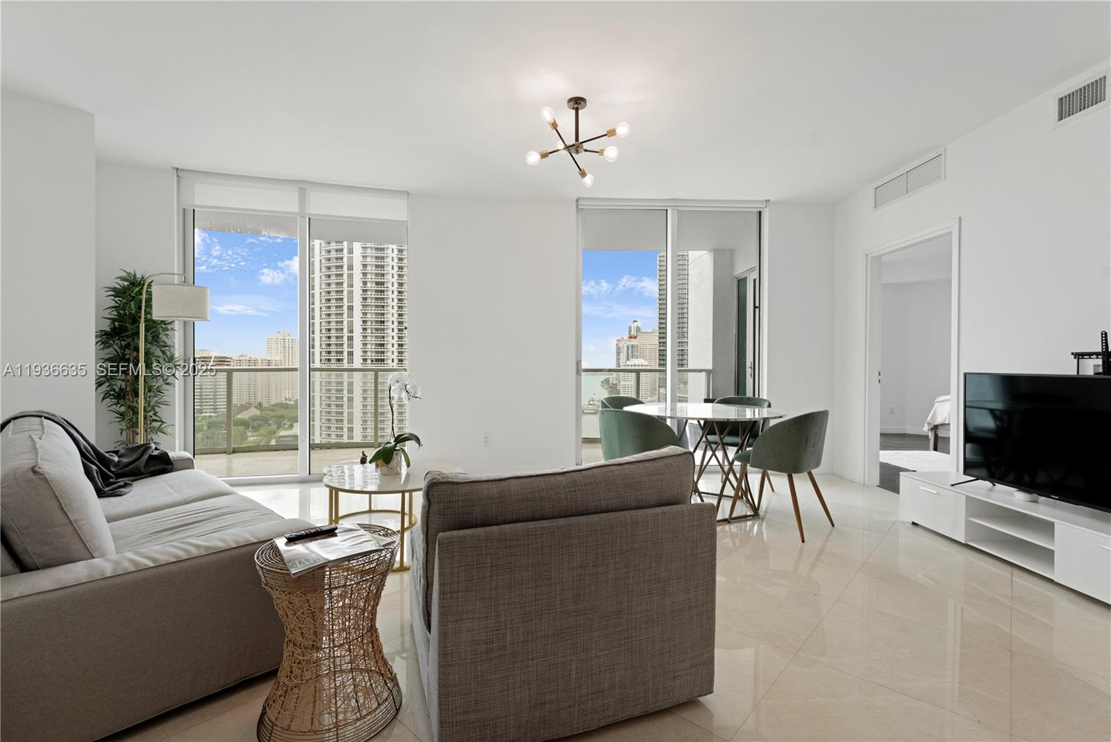 300 S Biscayne Blvd #T-1608, Miami FL 33131