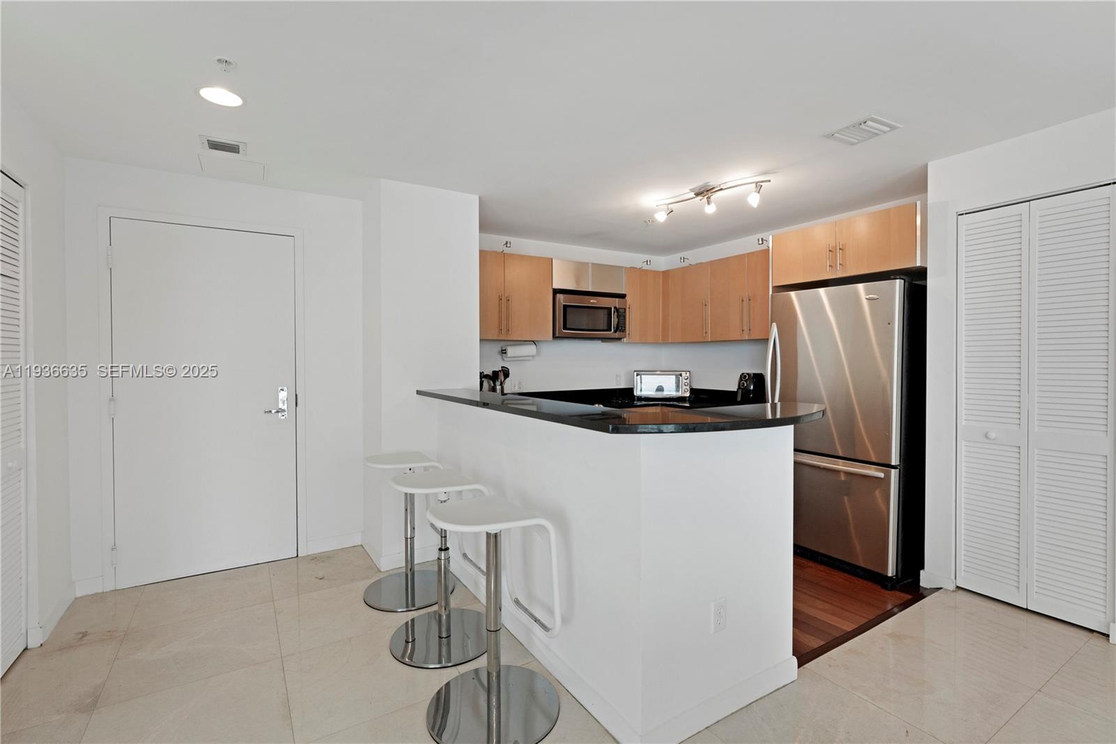 300 S Biscayne Blvd #T-1608, Miami FL 33131