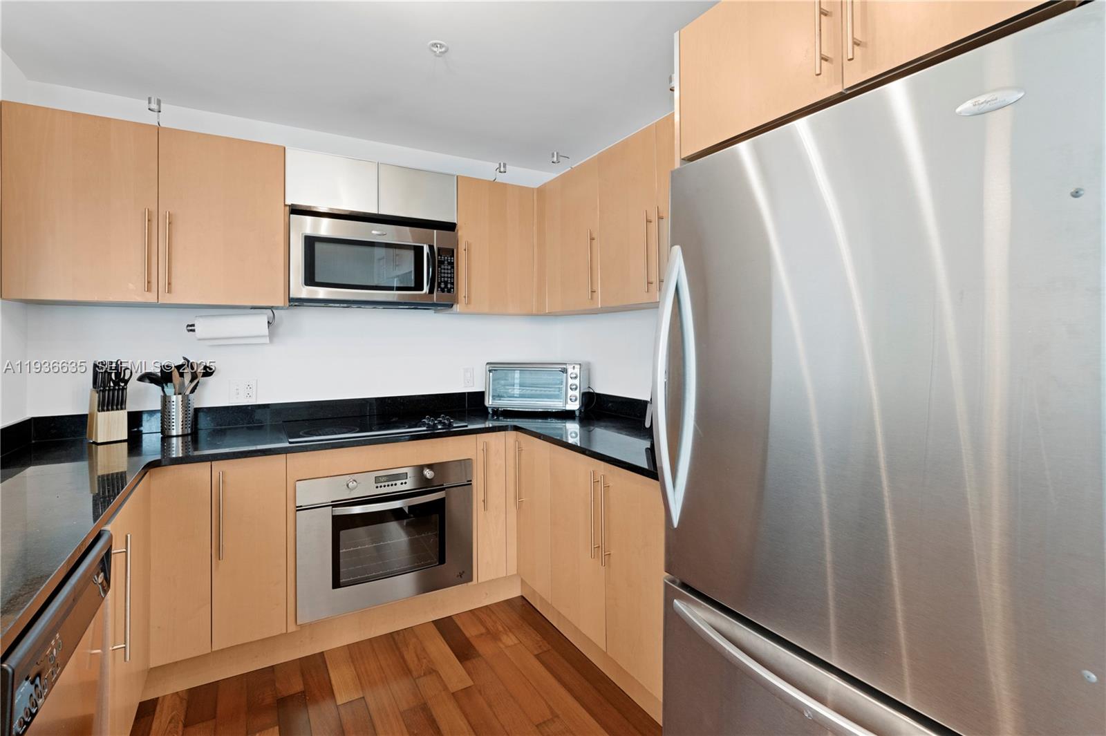 300 S Biscayne Blvd #T-1608, Miami FL 33131