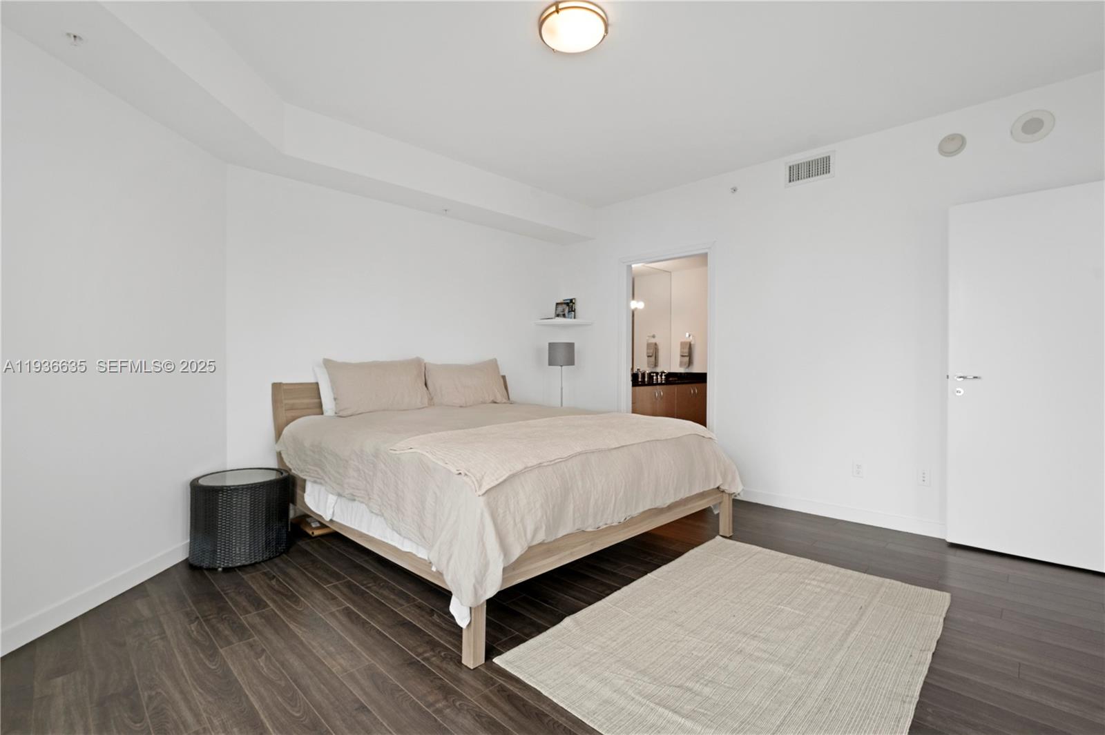 300 S Biscayne Blvd #T-1608, Miami FL 33131