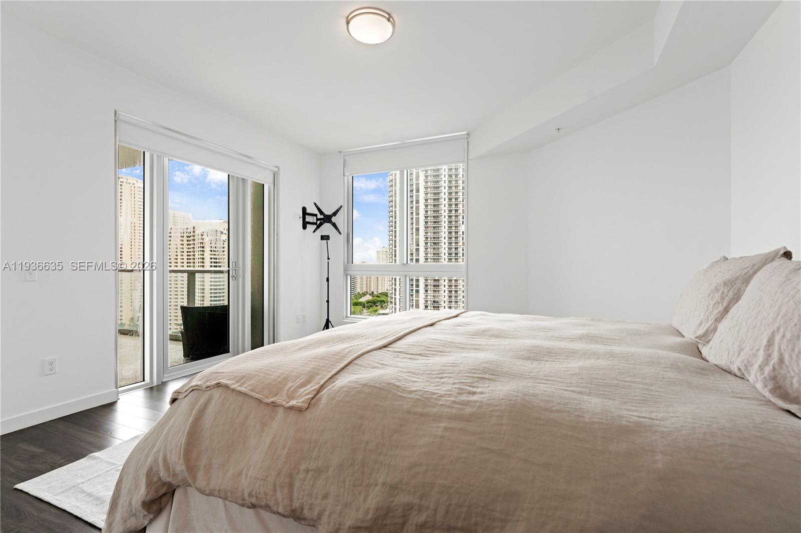 300 S Biscayne Blvd #T-1608, Miami FL 33131