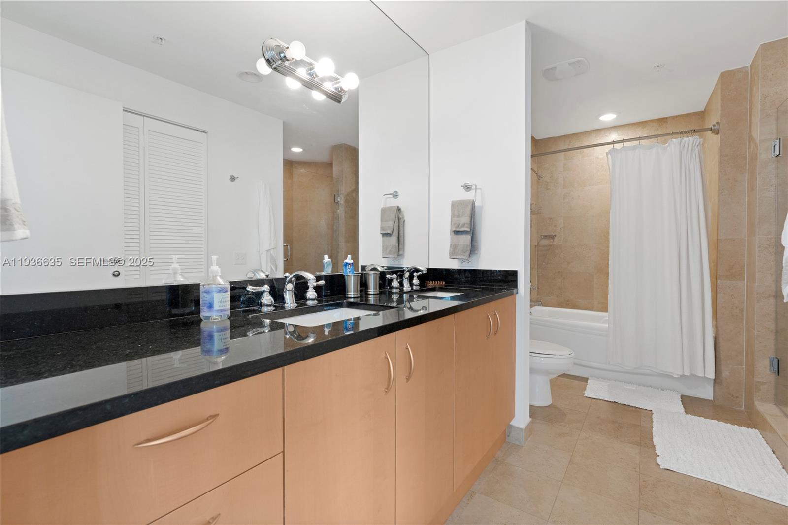 300 S Biscayne Blvd #T-1608, Miami FL 33131
