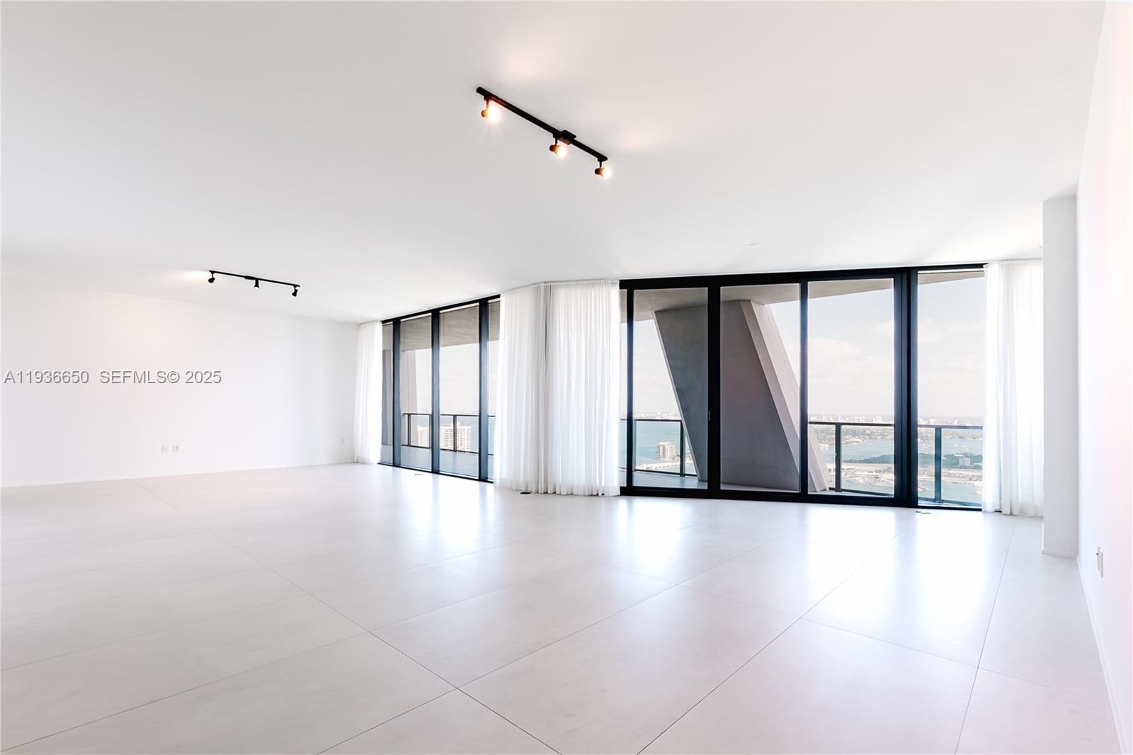 1000 Biscayne Blvd #3802, Miami FL 33132