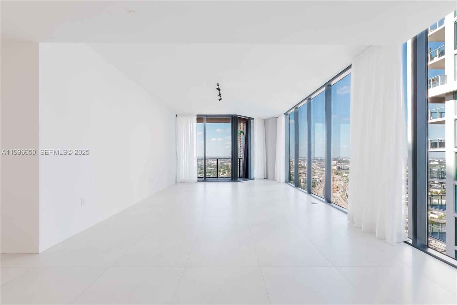 1000 Biscayne Blvd #3802, Miami FL 33132