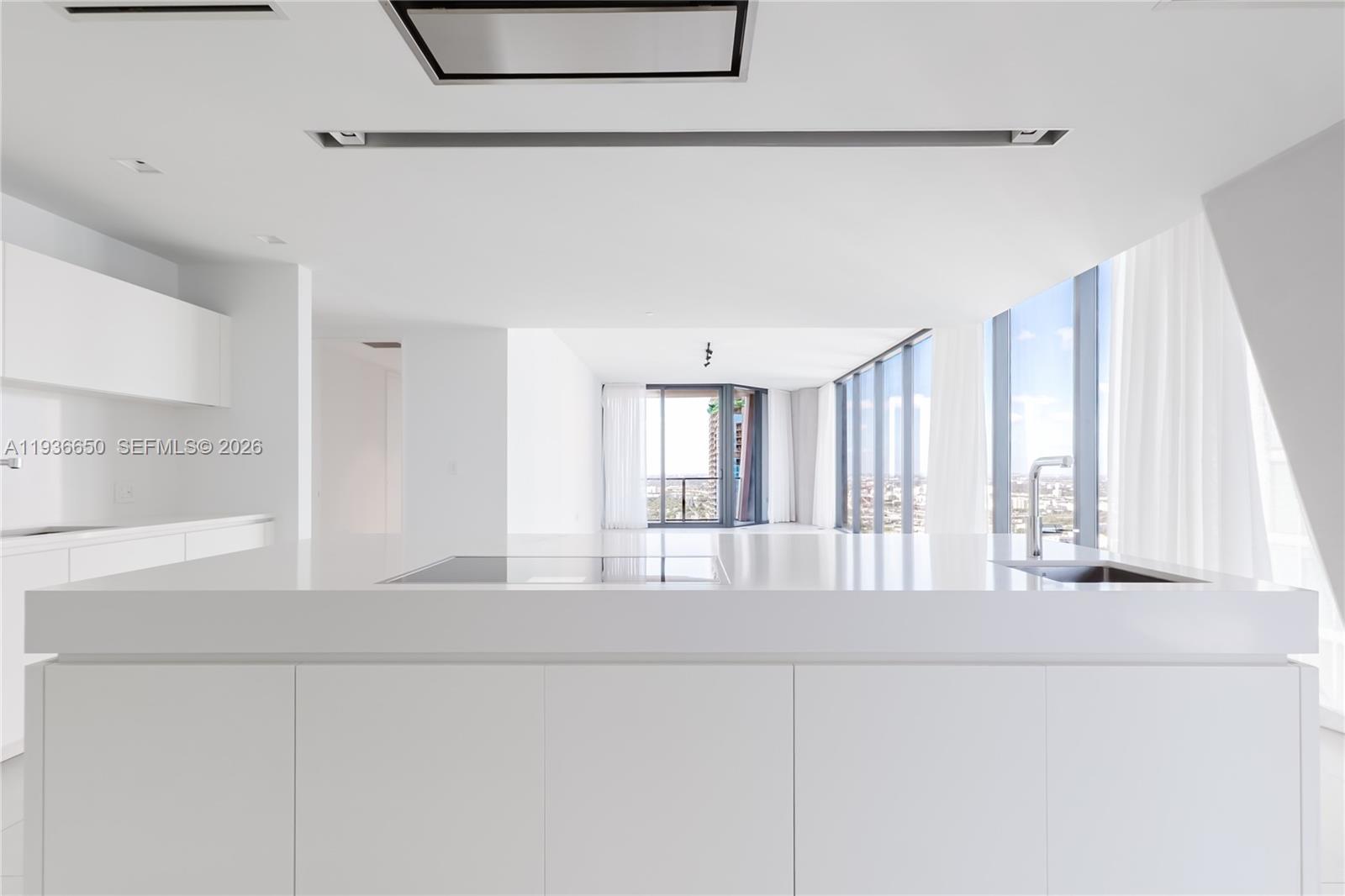1000 Biscayne Blvd #3802, Miami FL 33132