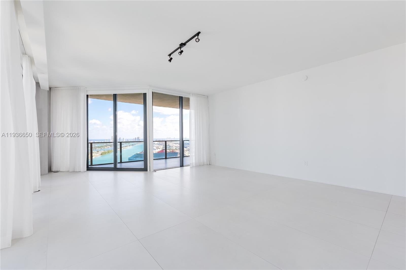 1000 Biscayne Blvd #3802, Miami FL 33132