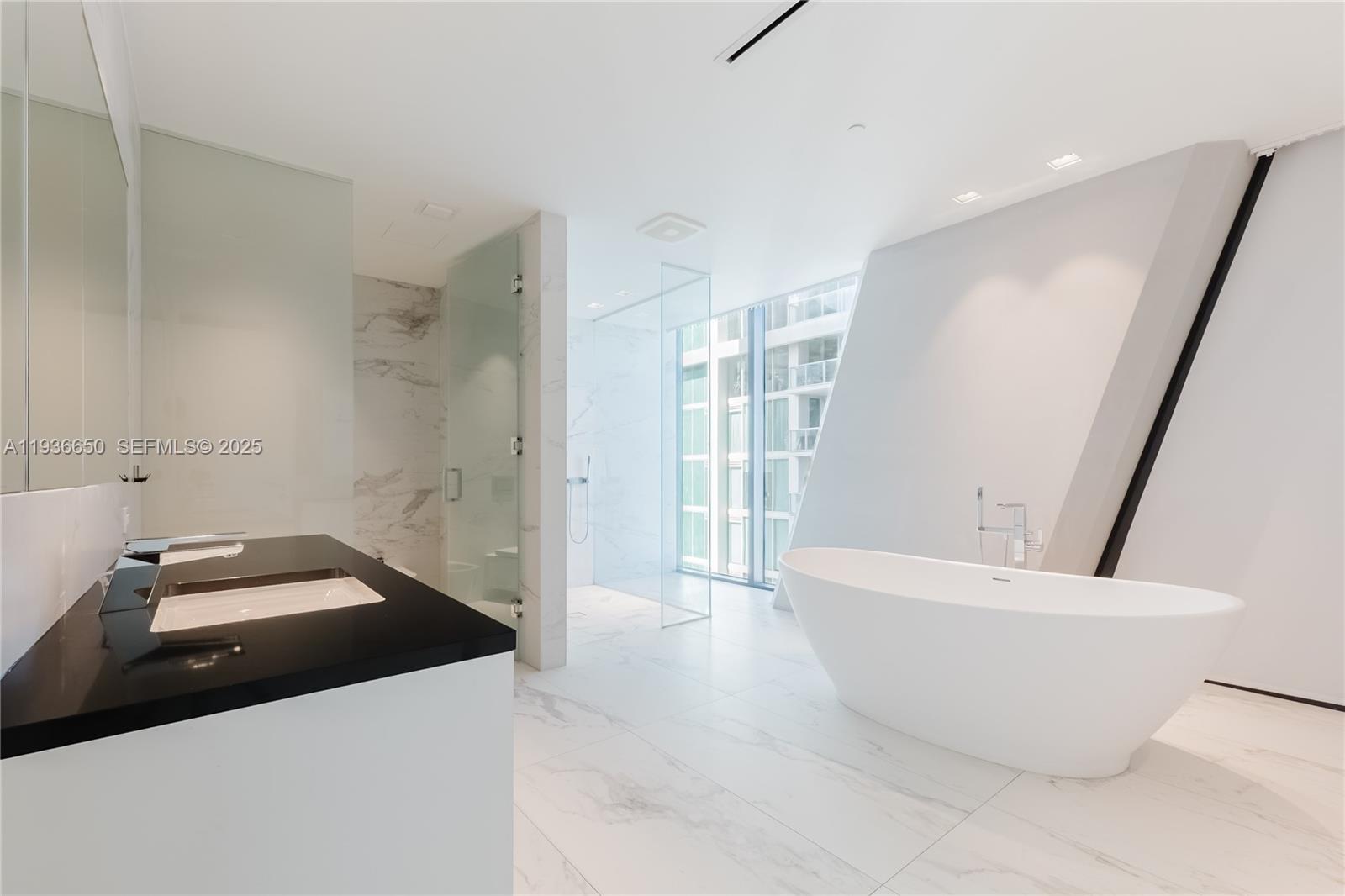 1000 Biscayne Blvd #3802, Miami FL 33132
