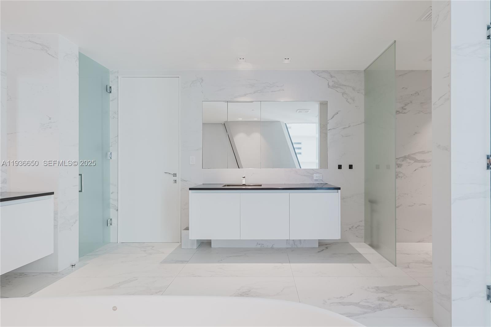 1000 Biscayne Blvd #3802, Miami FL 33132