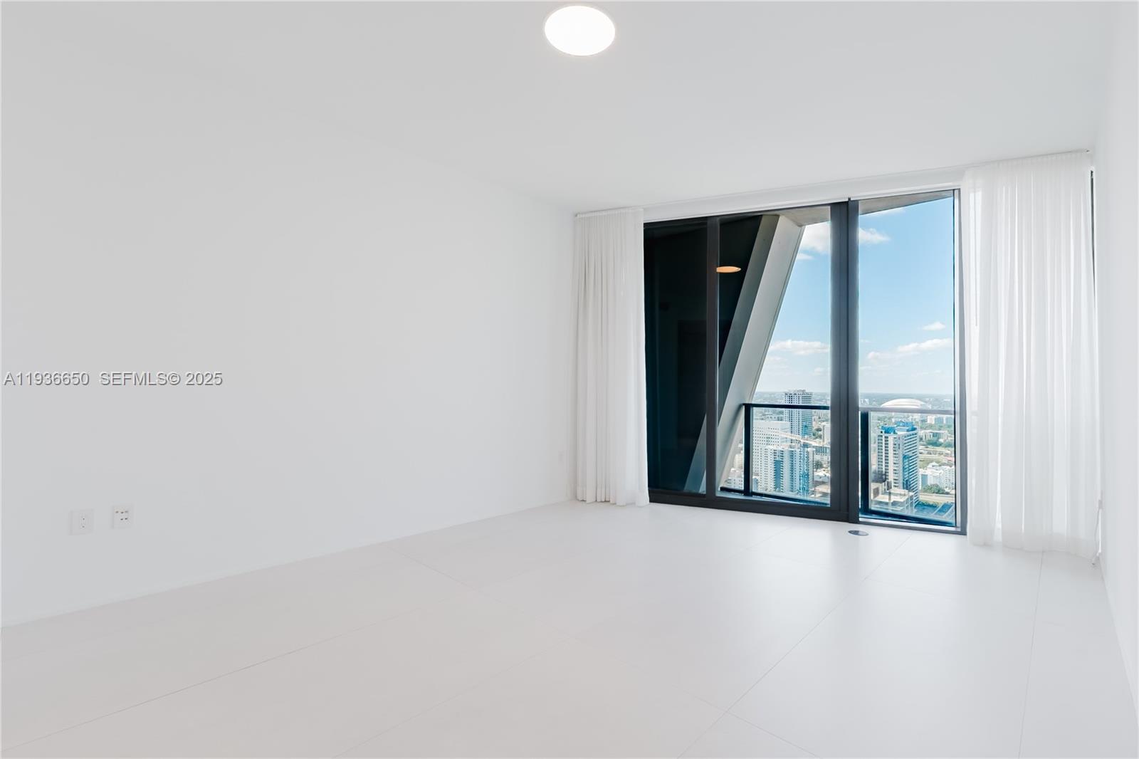 1000 Biscayne Blvd #3802, Miami FL 33132
