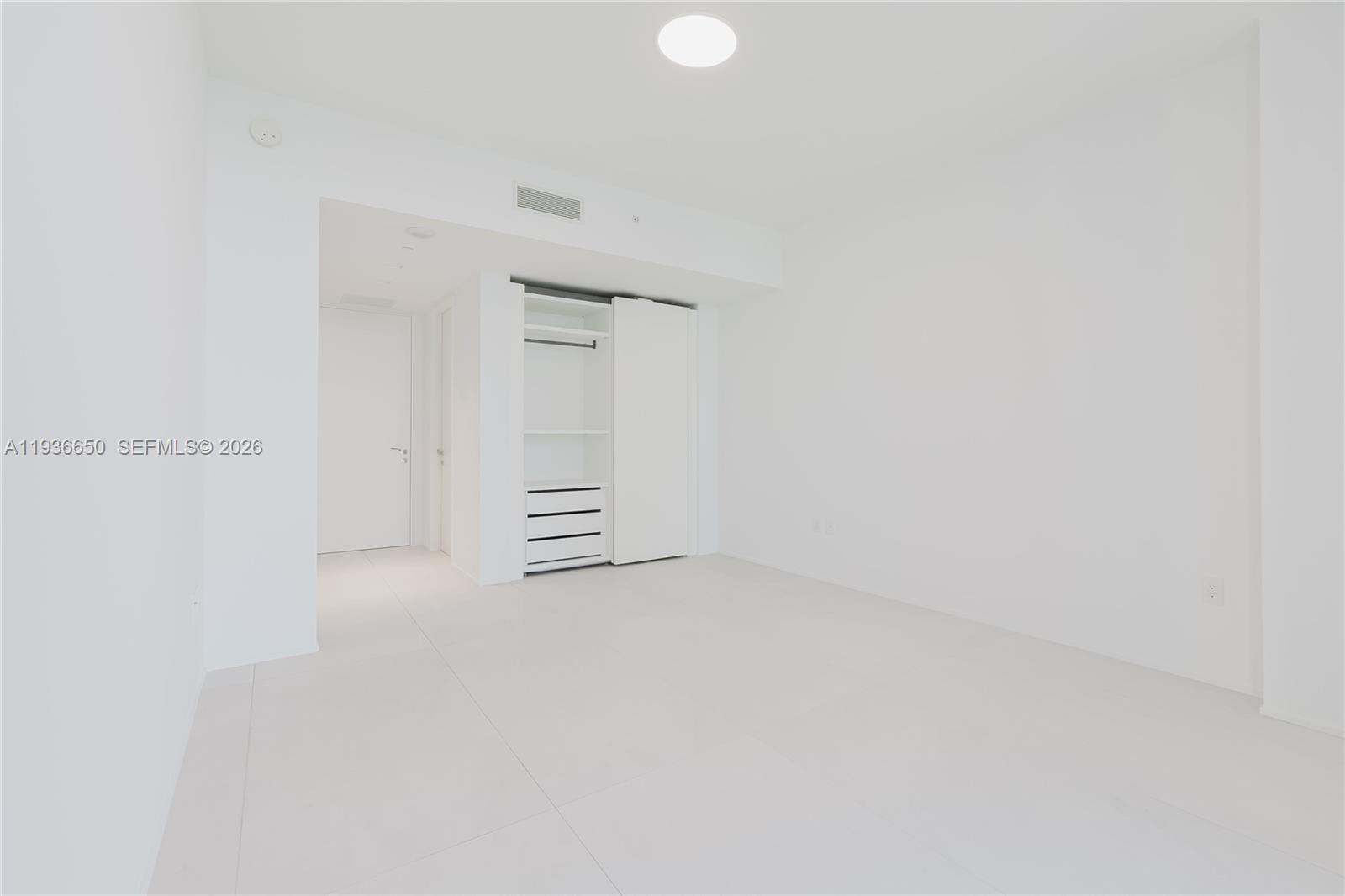 1000 Biscayne Blvd #3802, Miami FL 33132