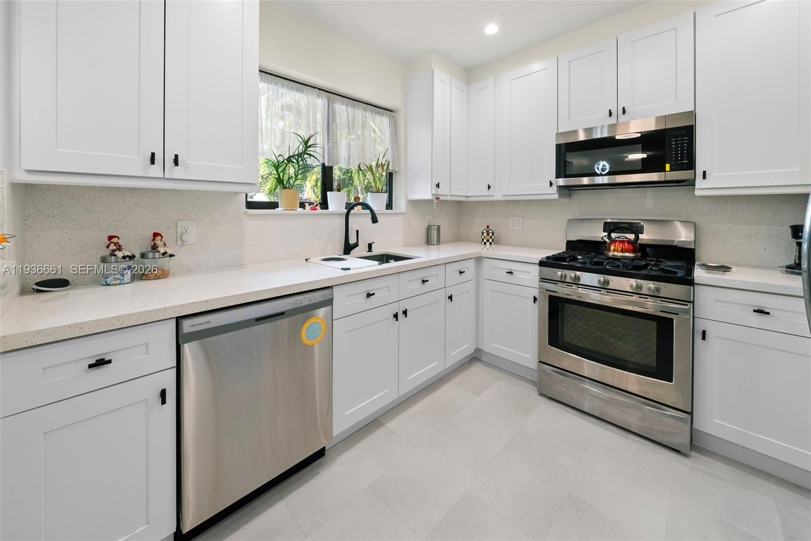 7517 Cutlass Ave, North Bay Village FL 33141