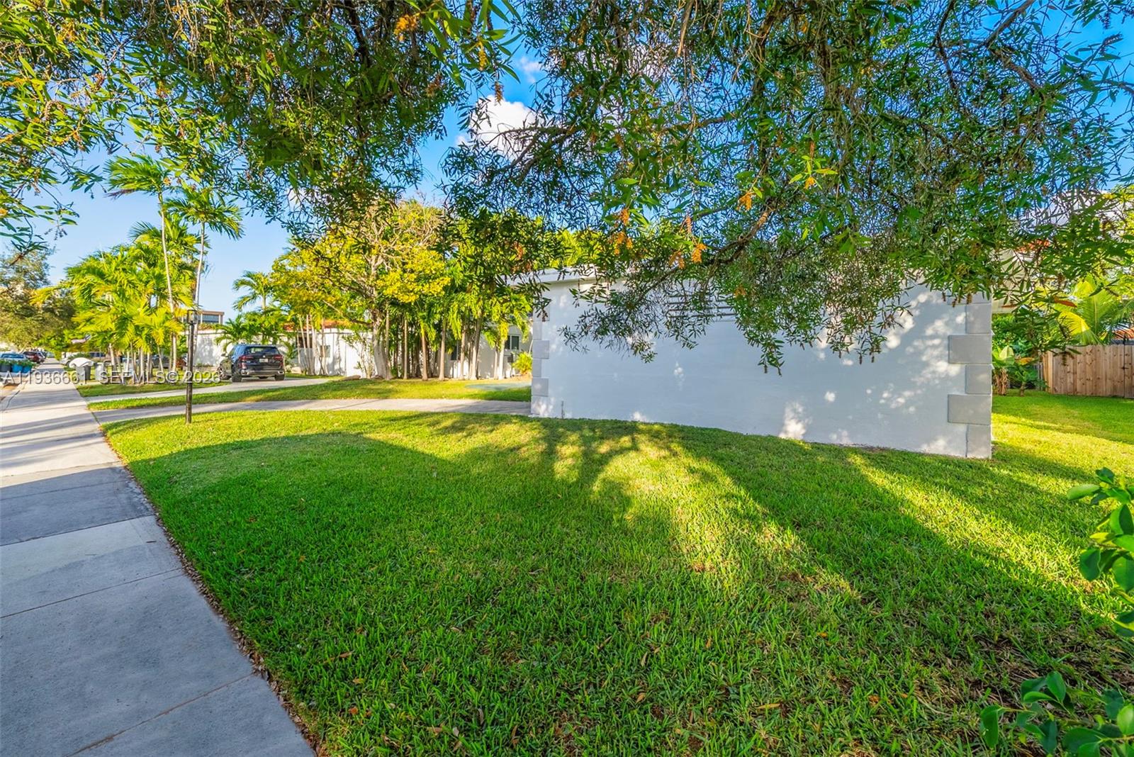 7517 Cutlass Ave, North Bay Village FL 33141