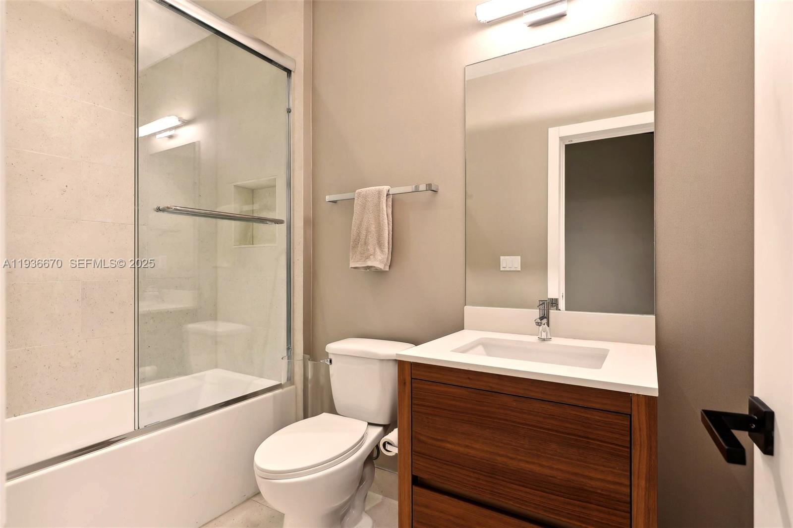 3581 E Glencoe St #309, Miami FL 33133