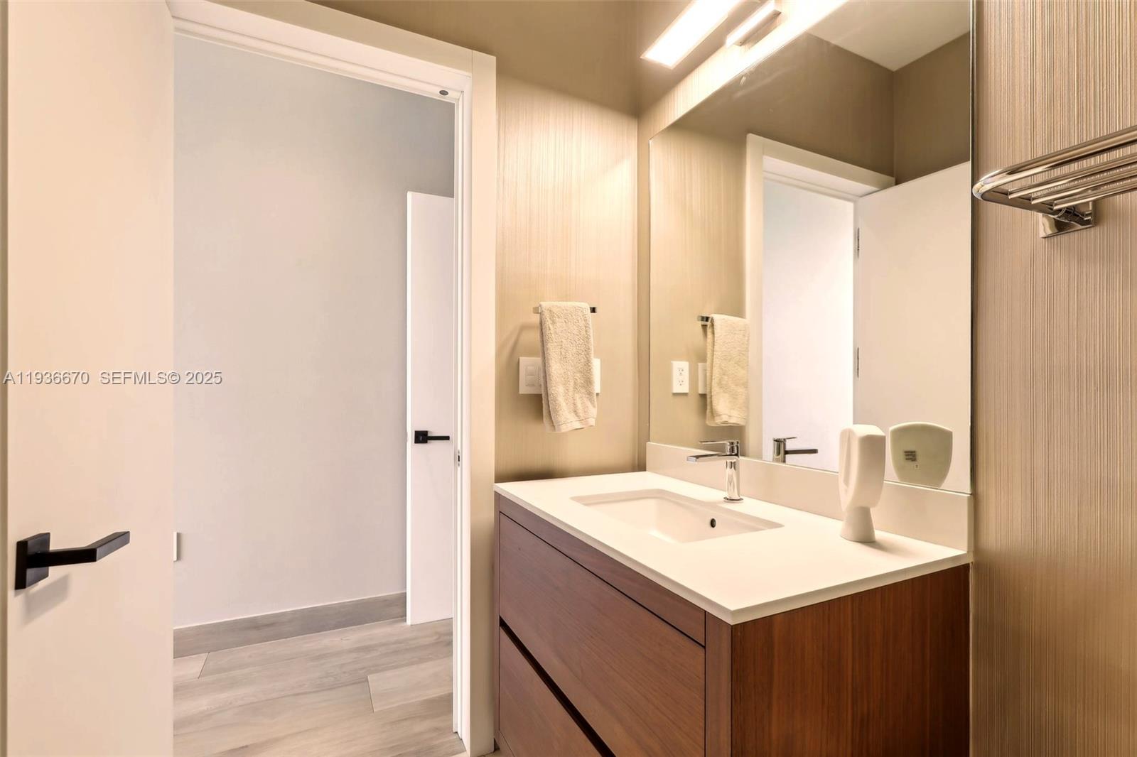 3581 E Glencoe St #309, Miami FL 33133