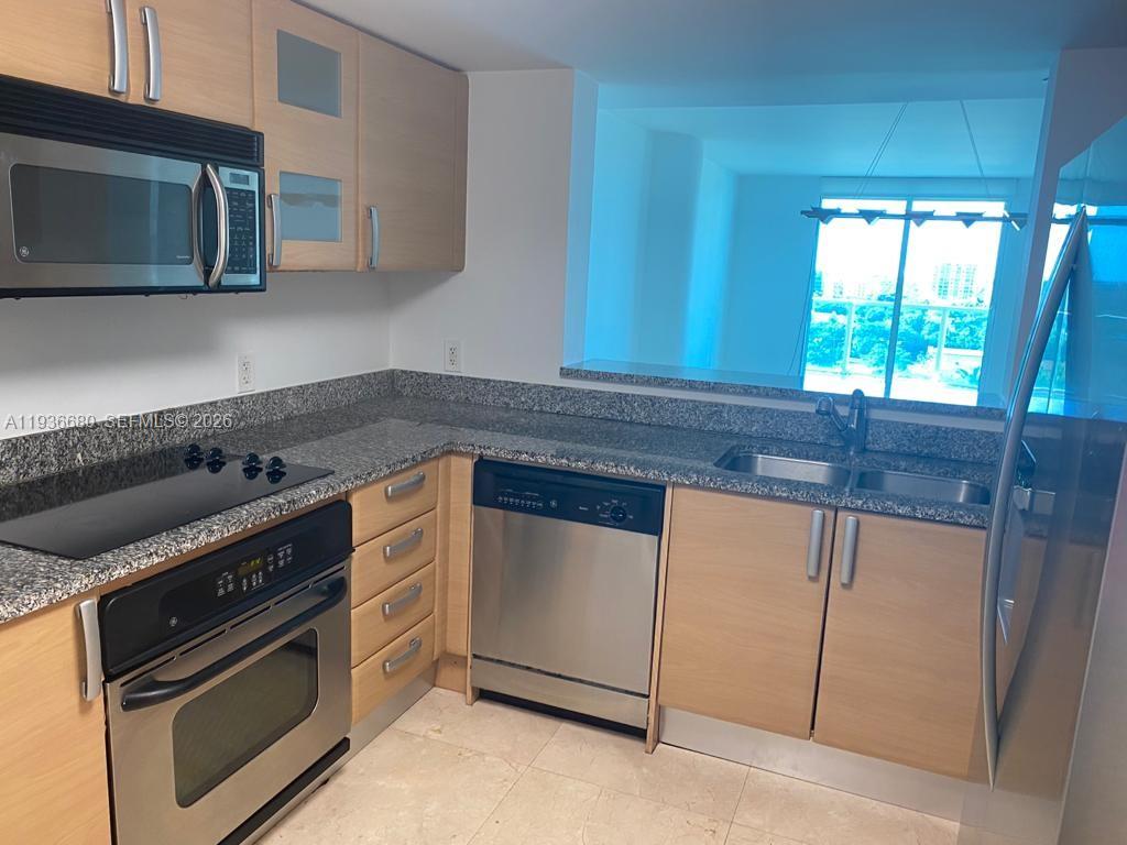 2101 Brickell Ave #1001, Miami FL 33129