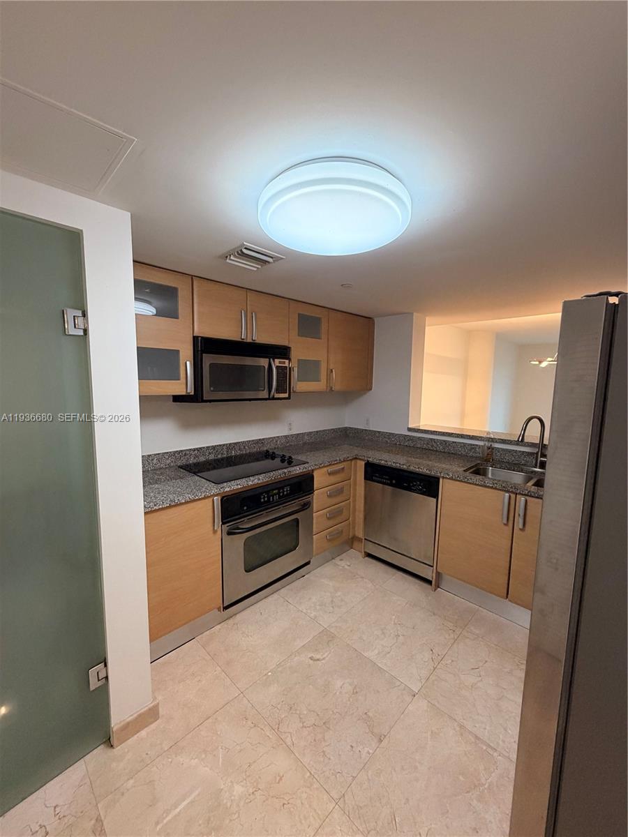 2101 Brickell Ave #1001, Miami FL 33129