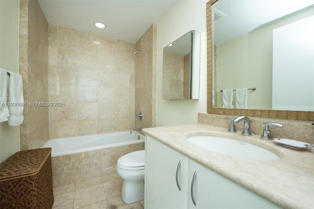 1331 Brickell Bay Dr #903, Miami FL 33131