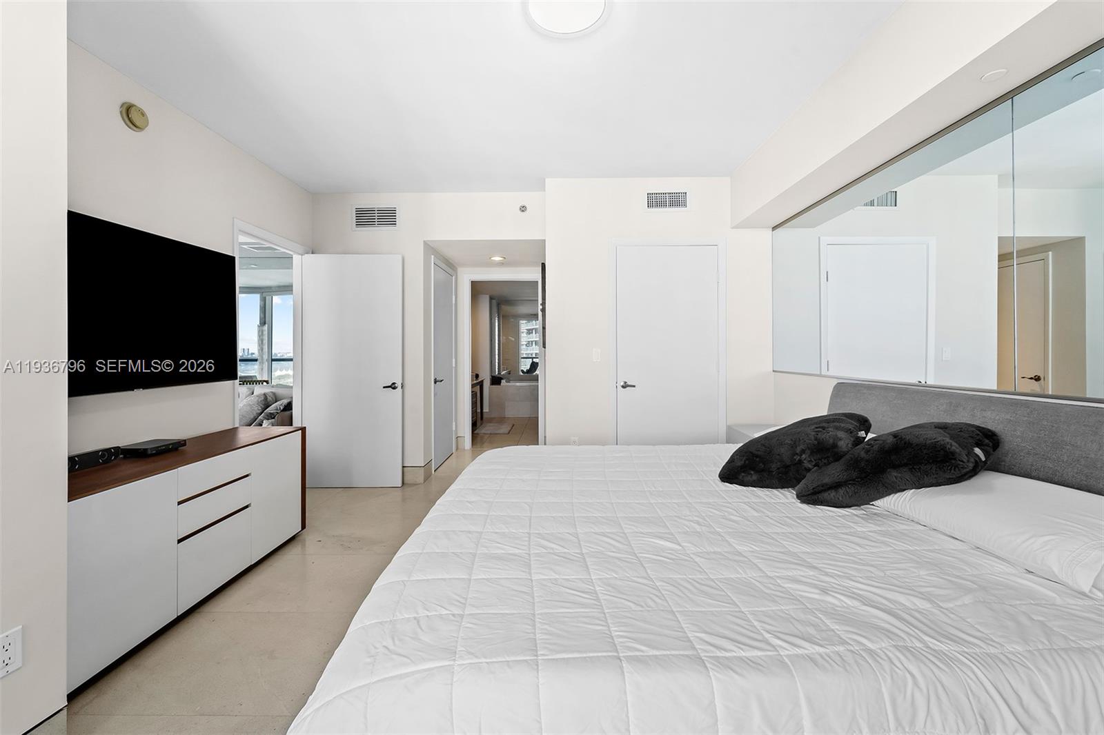 495 Brickell Ave #2904, Miami FL 33131